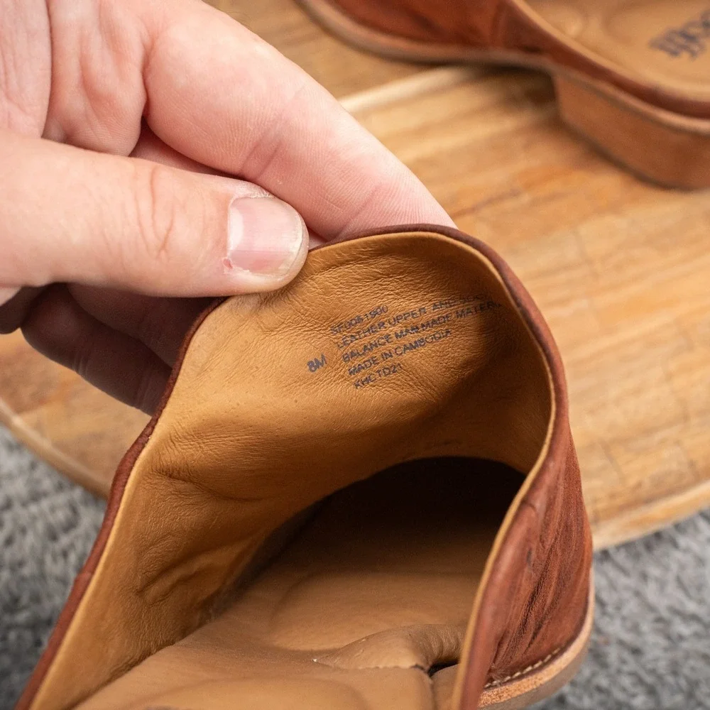 Sofft Women's Chestnut Brown Suede Mule Heels